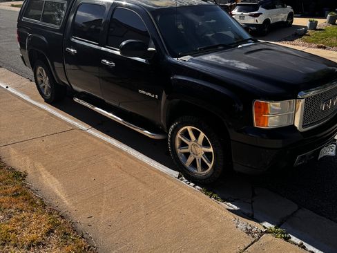 Used 2008 GMC Sierra 1500 Denali w/ Sun And Navigation Package AWD/4WD image 2
