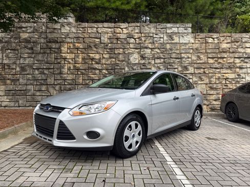 Used 2013 Ford Focus S FWD image 1