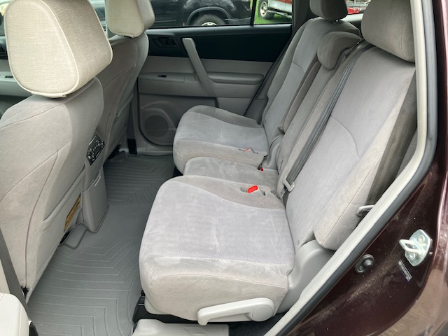 Used 2013 Toyota Highlander 4WD w/ Cold Weather Pkg image 9