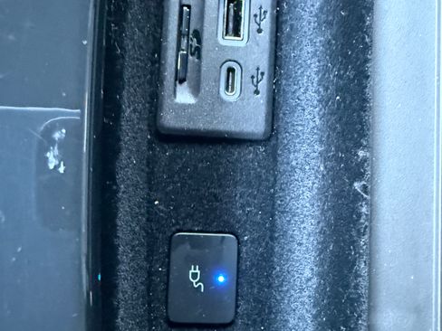 Used 2021 Cadillac Escalade ESV Sport Platinum w/ LPO, ONYX Package image 16