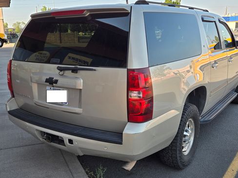 Used 2007 Chevrolet Suburban 2500 LT w/ LT Preferred Equipment Group image 4