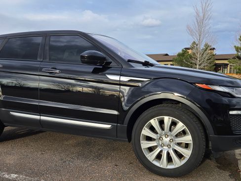 Used 2018 Land Rover Range Rover Evoque HSE image 4