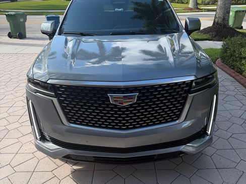 Used 2023 Cadillac Escalade Premium Luxury AWD/4WD image 4