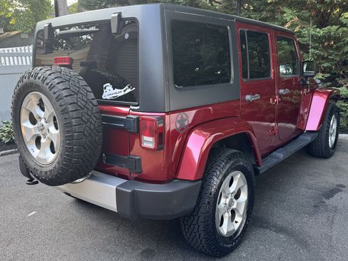 Used 2013 Jeep Wrangler Unlimited Sahara w/ Dual Top Group AWD/4WD image 8