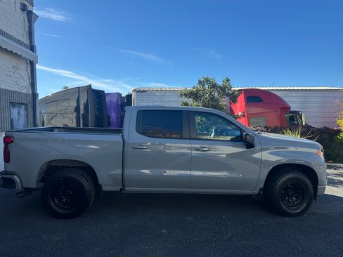 Used 2024 Chevrolet Silverado 1500 LT image 2