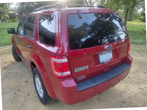 Used 2010 Ford Escape XLT FWD image 2
