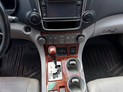 Used 2013 Toyota Highlander Limited image 8