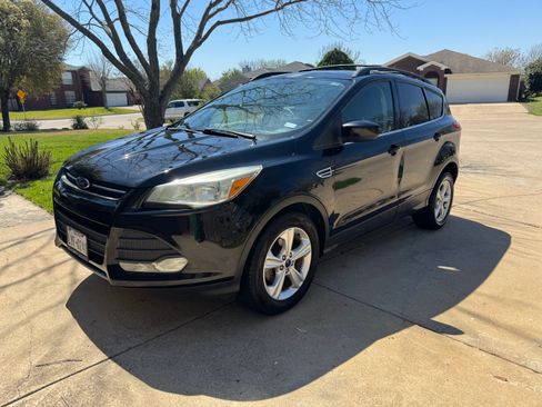 Used 2016 Ford Escape SE w/ SE Leather Comfort Package FWD image 1