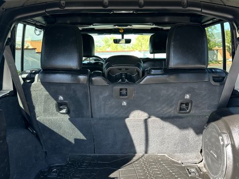 Used 2019 Jeep Wrangler Unlimited Sahara image 28