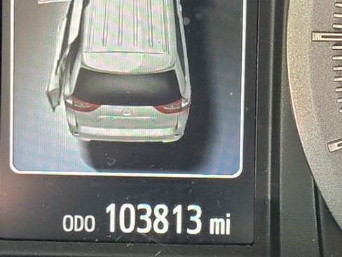 Used 2015 Toyota Sienna XLE w/ XLE Navigation Package FWD image 11