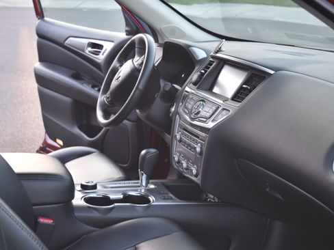 Used 2018 Nissan Pathfinder SL w/ SL Premium Package image 6