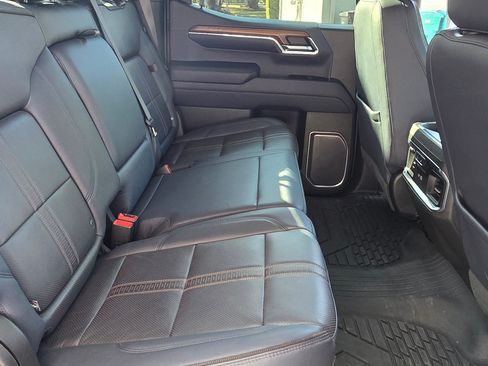 Used 2022 Chevrolet Silverado 1500 High Country w/ Technology Package image 13