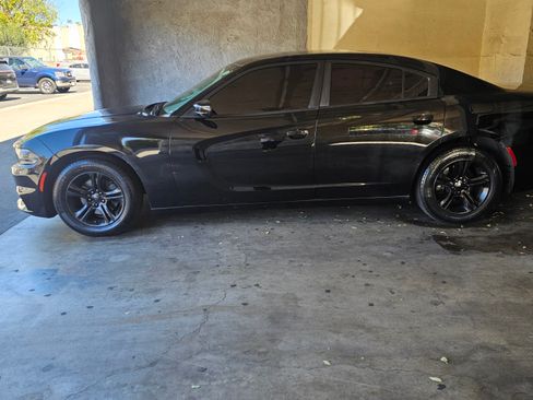 Used 2015 Dodge Charger SE image 1