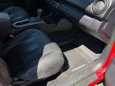 Used 2018 Toyota Tacoma SR RWD image 17