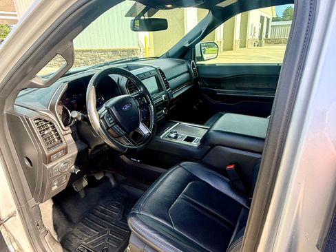 Used 2019 Ford Expedition Max Limited RWD image 9