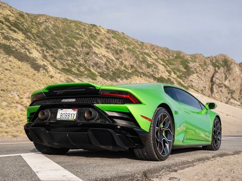 Used 2021 Lamborghini Huracan EVO RWD image 6