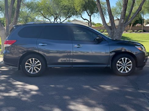 Used 2014 Nissan Pathfinder SV image 16
