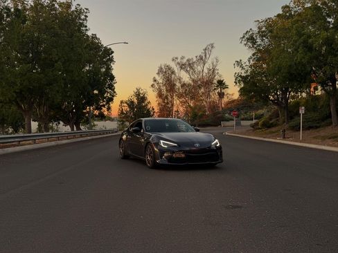 Used 2017 Toyota 86 Coupe 2D image 1