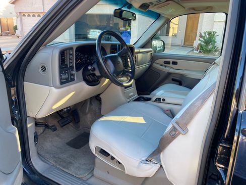 Used 2001 Chevrolet Tahoe LT w/ LT Preferred Equipment Group image 6