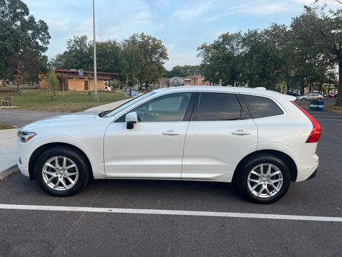 Used 2018 Volvo XC60 T5 Momentum w/ Vision Package AWD/4WD image 5