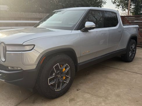 Used 2023 Rivian R1T Adventure image 1