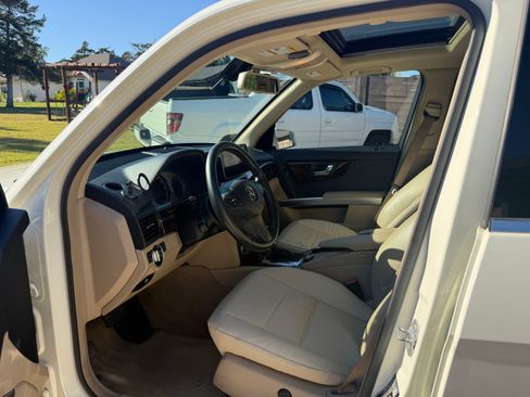Used 2011 Mercedes-Benz GLK 350 4MATIC image 8