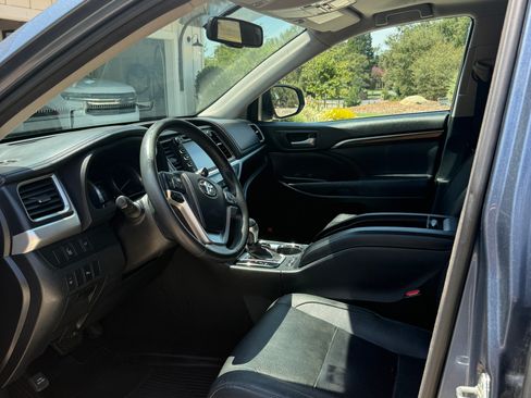 Used 2014 Toyota Highlander Limited AWD/4WD image 23