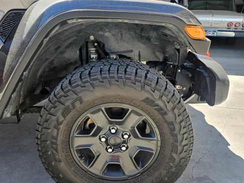 Used 2022 Jeep Gladiator Mojave w/ LED Lighting Group image 10