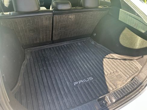 Used 2022 Toyota Prius L Eco image 11