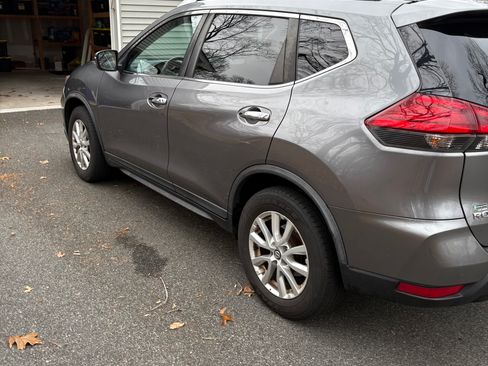Used 2017 Nissan Rogue SV image 6