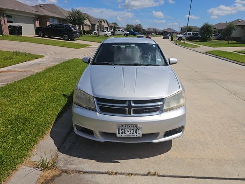 Used 2012 Dodge Avenger SXT Plus FWD image 6