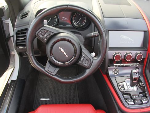 Used 2020 Jaguar F-TYPE R-Dynamic image 12
