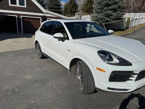 Used 2021 Porsche Cayenne E-Hybrid image 12