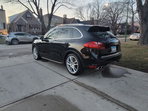 Used 2011 Porsche Cayenne S image 10