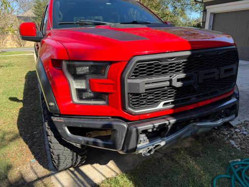 Used 2018 Ford F150 Raptor w/ Equipment Group 802A Luxury image 16