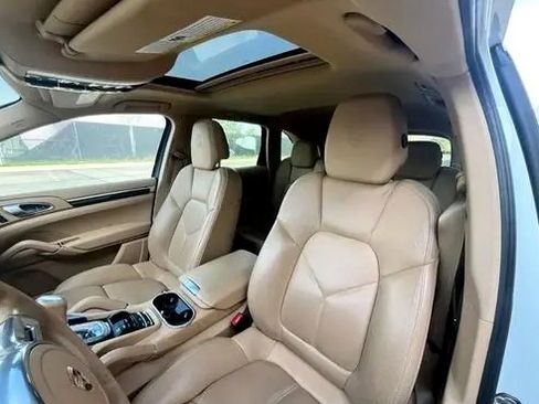Used 2014 Porsche Cayenne Platinum Edition image 4