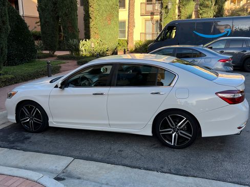 Used 2017 Honda Accord Sport image 10