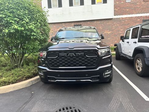 Used 2025 RAM 1500 Big Horn AWD/4WD image 2