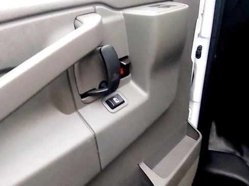 Used 2025 Chevrolet Express 3500 w/ Power Convenience Package image 9