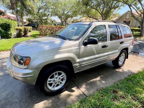 Used 2004 Jeep Grand Cherokee Laredo w/ Convenience Group RWD image 2