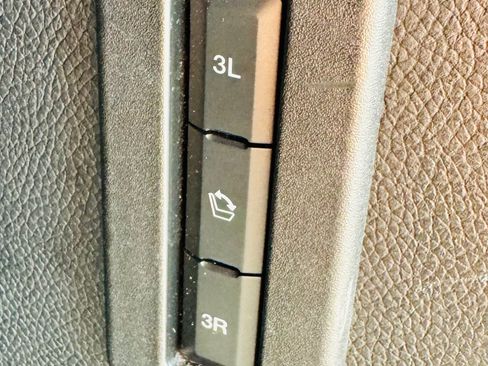 Used 2017 Ford Expedition Limited image 12