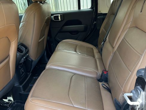 Used 2022 Jeep Wrangler Unlimited Sahara AWD/4WD image 10
