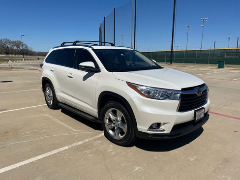 Used 2015 Toyota Highlander Limited Platinum FWD image 16