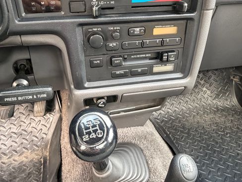 Used 1993 Toyota Pickup Deluxe image 14