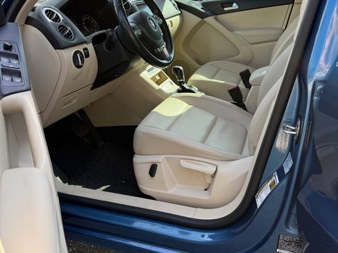 Used 2017 Volkswagen Tiguan S image 6