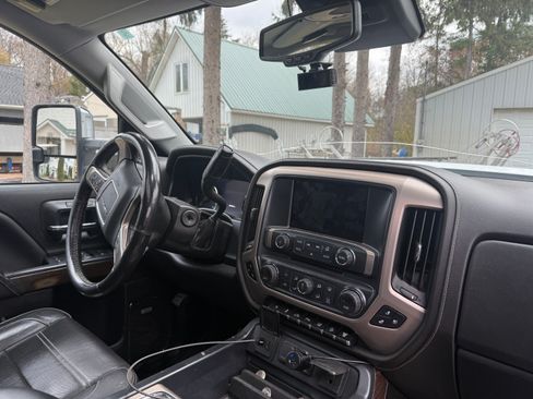 Used 2017 GMC Sierra 3500 Denali w/ Duramax Plus Package image 10