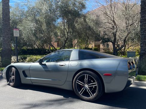 Used 2004 Chevrolet Corvette Coupe w/ Preferred Equipment Group image 2