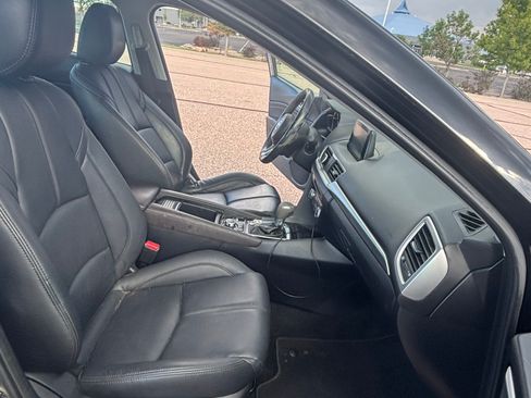 Used 2018 MAZDA MAZDA3 Touring FWD image 6
