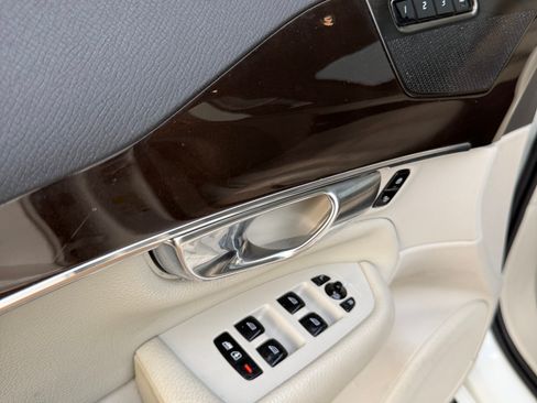 Used 2019 Volvo XC90 T5 Momentum w/ Multimedia Package image 8