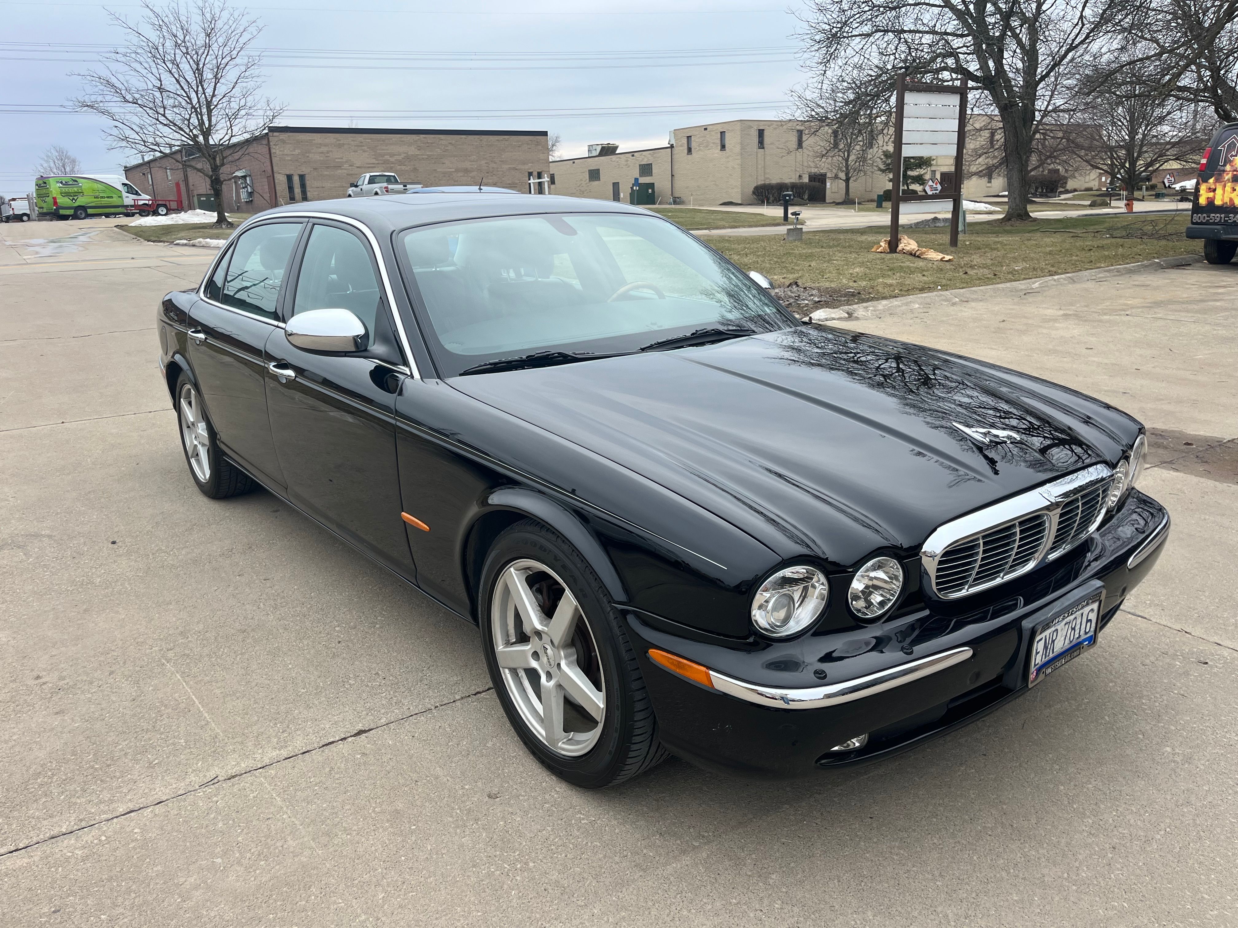 Used 2005 Jaguar XJ Vanden Plas RWD image 1